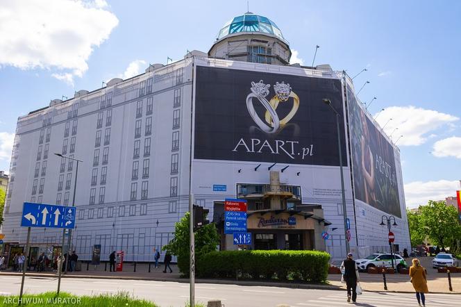 Hotel Sobieski z nową elewacją. Odsłonięto część przemalowanej fasady