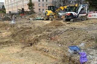 Na budowie trasy tramwajowej wykopali ludzki szkielet. Czyje szczątki odnaleziono?