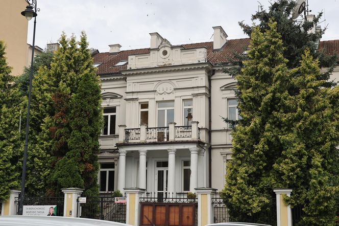 Willa w centrum Lublina wystawiona na sprzedaż. Mieścił się w niej konsulat Ukrainy