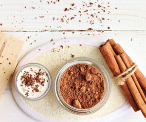 Domowy samoopalacz - jak zrobić? Przepisy na samoopalacze z kawy, herbaty, kakao