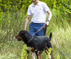 Poseł kąpał się z psem