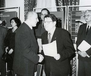 Od lewej; prezes szczecińskiego oddziału SARP Juliusz Prandecki, Ryszard Semka, Andrzej Popiel, w tle Zbigniew i Barbara Paszkowscy, autorzy Ulubieńca Szczecina