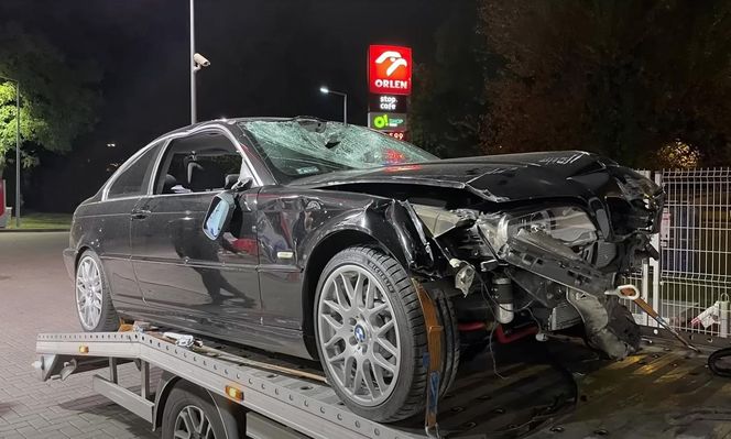 Wypadek na autostradzie A4. Samochód zderzył się z nieoświetloną przyczepką