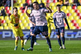 Niewiarygodny finisz w Kielcach. Dwa karne i gol w ostatniej akcji, Górnik stracił fotel lidera