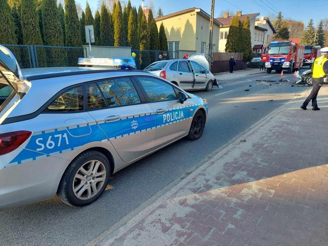 Czołowe zderzenie na ulicy Kościelnej w Starachowicach