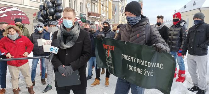 Protest Branży Weselnej w Białymstoku. Przedsiębiorcy chcą wrócić do pracy [WIDEO]
