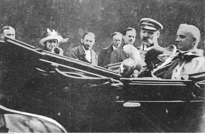 Józef Piłsudski w powozie
