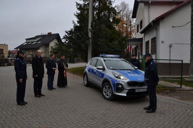 Poświęcony i przekazany. Nowy radiowóz na służbie w Trąbkach Wielkich
