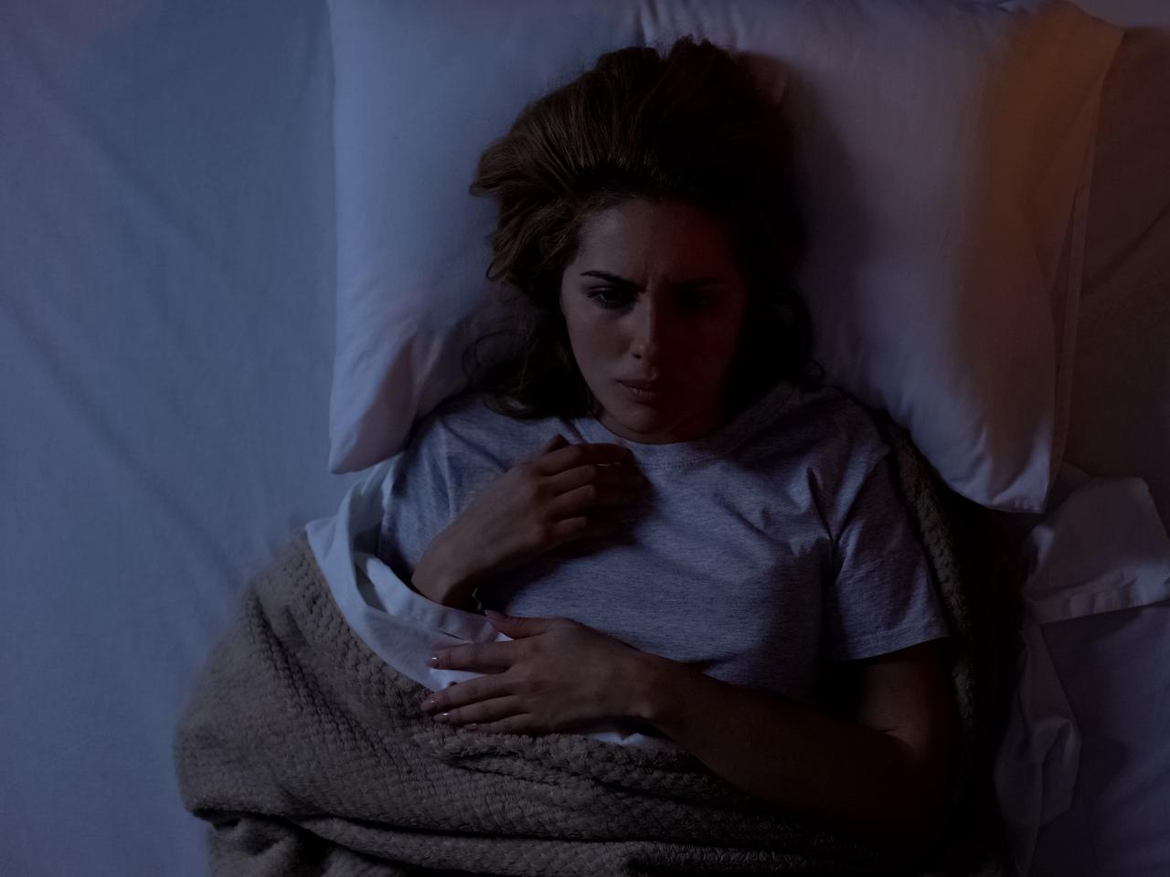 Paraliż senny: co to jest porażenie przysenne i dlaczego nazywane jest dotykiem śmierci?