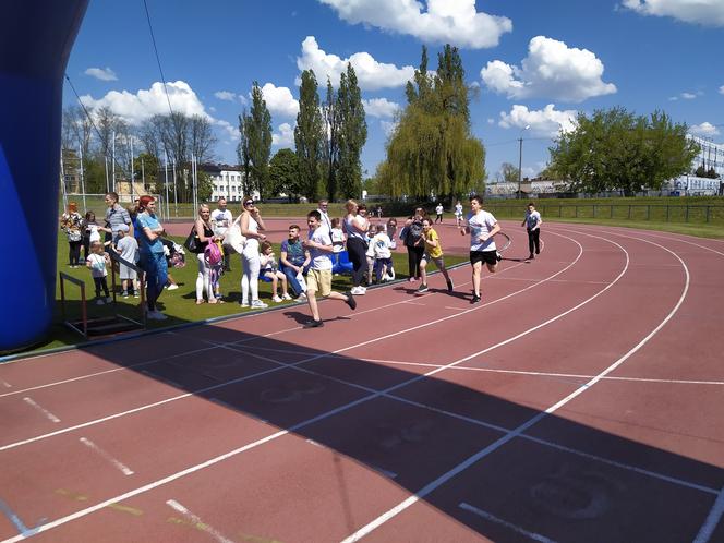 Zobacz uczestników maratonu charytatywnego zorganizowanego przez siedlecką Siedemnastkę