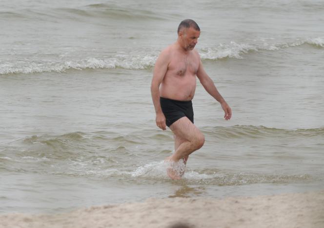 Wiceminister kultury Jarosław Sellin na plaży