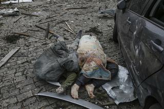 Miesiąc temu Ukraina tętniła życiem. Teraz spływa krwią ofiar i łzami matek. Tak Putin obraca kraj w zgliszcza [ZDJĘCIA]