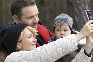 Barwy szczęścia odc. 2693. Bożena (Marieta Żukowska), Bruno (Lesław Żurek), Tadzio (Józio Trojanowski)