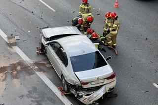 Gigantyczny korek na S8 w kierunku Poznania. BMW huknęło w barierki