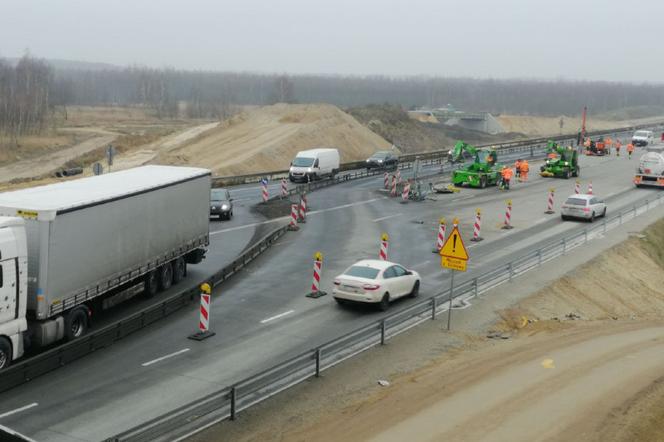 Budowa A1: Drogowcy oddają pierwszy węzeł na autostradzie i kolejne kilometry trasy! Gdzie będzie łatwiej?