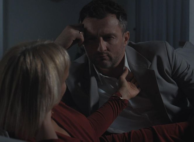 M jak miłość, odcinek 1876: Dorota (Iwona Rejzner), Bartek (Arkadiusz Smoleński)