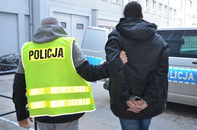 Kryminalni z Wrzeszcza zatrzymali 27-latkę z Gdańska i 30-letniego mężczyznę, którzy napadli na 44-letnią kobietędli na 44-latkę, użyli gazu i ukradli pieniądze! Sprawcy rozboju w Gdańsku zatrzymani