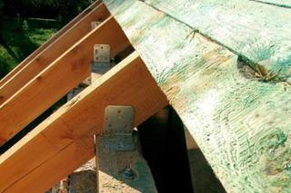 Montaż pokrycia dachowego: sztywne poszycie pod blachę płaską