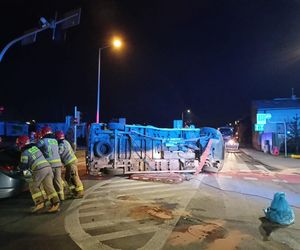 Kraksa osobówki z busem w centrum Tarnowa. Policja ustaliła przyczynę