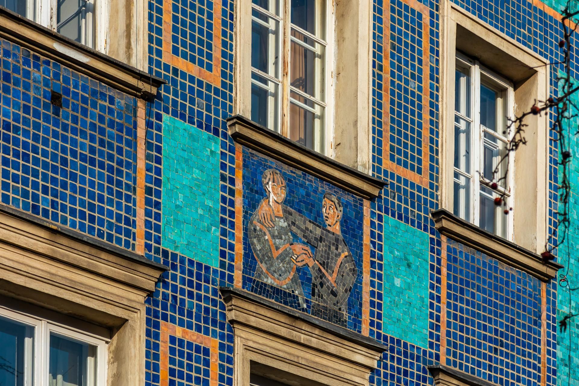 Mozaika na Mostowej 9a w Warszawie