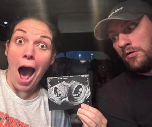 Urodzi bliźnięta z dwóch macic. Porody mogą zacząć się w innym czasie