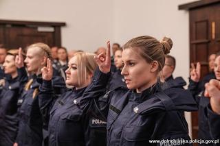 Nowi funkcjonariusze na Dolnym Śląsku. Ponad połowa to policjantki! [ZDJĘCIA]