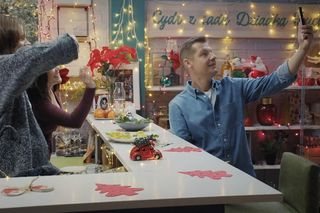 M jak miłość odc. 1855. Paweł (Rafał Mroczek), Franka (Dominika Kachlik), Kinga (Katarzyna Cichopek)