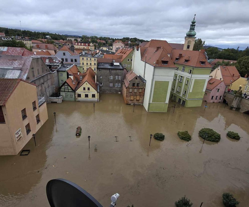 Tragiczna sytuacja w Kłodzku. Władze apelują: Ratujcie swoje życie!