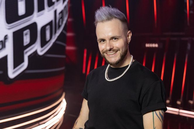 The Voice of Poland. Przez chorobę wstydził się śpiewać. Po 10 latach wraca odmieniony, by spełnić marzenia! 