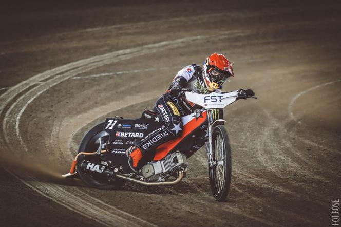 Bartosz Zmarzlik obronił tytuł mistrza świata na Motoarenie. Zdjęcia z toru i trybun