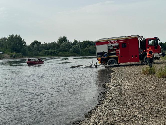 Młody mężczyzna utonął w Dunajcu pod Tarnowem. Nurkowie wydobyli ciało