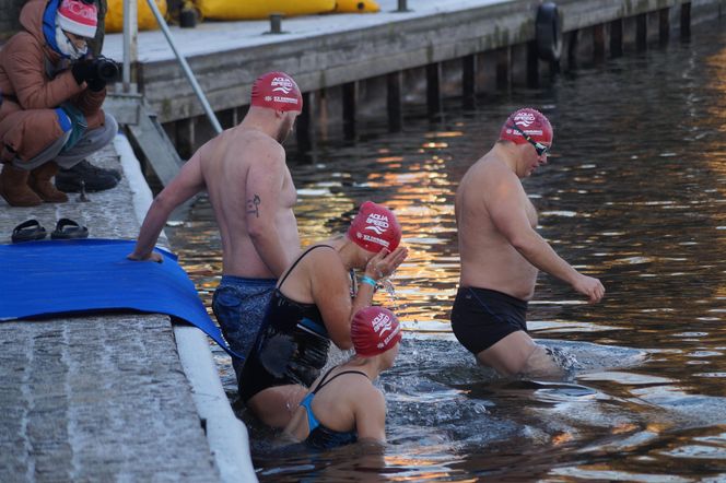 Wskoczyli do lodowatej Brdy! Za nami zawody FOCUS Ice Swimming Bydgoszcz Festival 2024