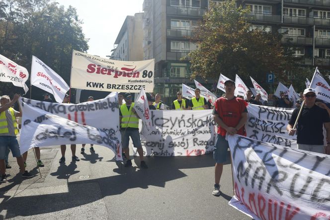 Protest górników i hutników ze Śląska w Warszawie