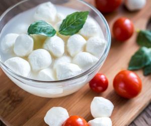 Nigdy nie wylewam wody z mozzarelli. Mam kilka pomysłów, jak wykorzystać tę zdrową zalewę 