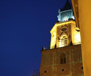 Świąteczna iluminacja ozdabia Wieżę Trynitarską w Lublinie 2023