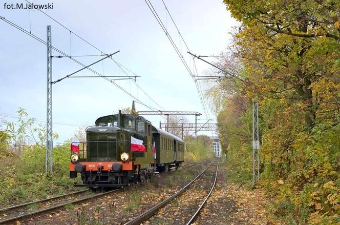 Kolejowe Zakamarki Wrocławia z okazji 11 listopada. Przejażdżka pociągiem retro po Wrocławiu 