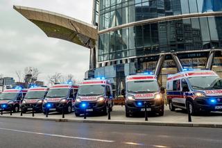 29 supernowoczesnych ambulansów wyjechało na ulice Warszawy! Warte są grube miliony [ZDJĘCIA]