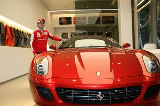 Felipe Massa na otwarciu salonu Ferrari w Pradze