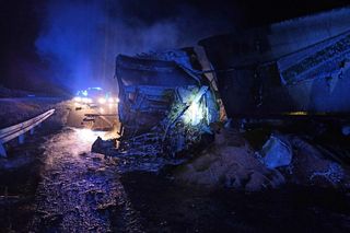 Dramat na S7. Autobus zderzył się z samochodem ciężarowym. Dziecko wśród poszkodowanych