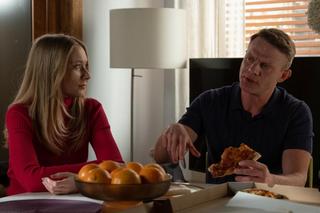 Na Wspólnej odc. 3852. Kamil Hoffer (Kazimierz Mazur), Łucja Agier (Magdalena Kaczmarek)