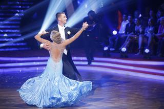 Taniec z gwiazdami 2015, odc. 1. Agnieszka Kaczorowska UPADŁA w tańcu!