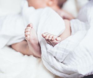 Dramatyczny wypadek w krakowskim szpitalu. Niemowlę wypadło z wózka i doznało pęknięcia czaszki