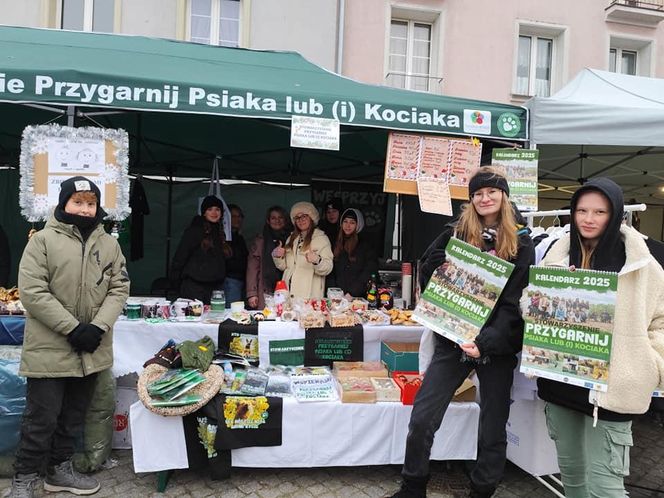 Jarmark Świąteczny w Biskupcu. Na scenie wystąpił zespół Arka Noego [ZDJĘCIA]