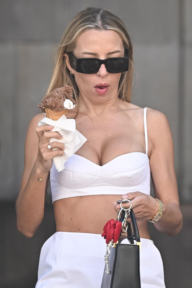 Ewa Chodakowska je lody w upalny dzień