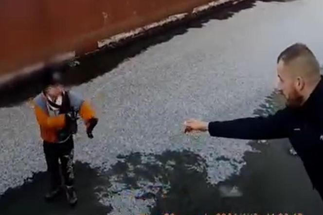 Pod 9-latkiem załamał się lód. Policja z Gdańska publikuje nagranie!