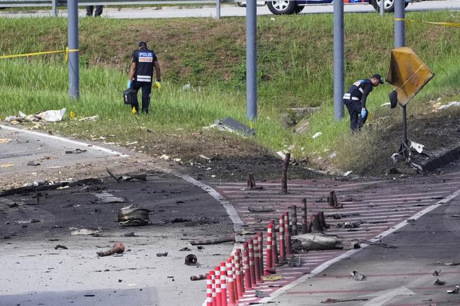 Samolot spadł na autostradę! 10 ofiar śmiertelnych. WIDEO