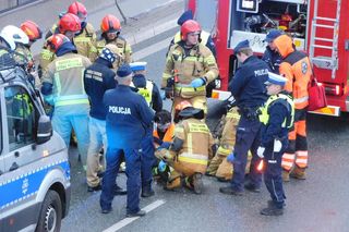 Ostatnie Pokolenie przykleiło się do jezdni na S8. Strażacy musieli skuć asfalt