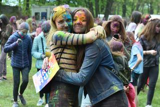 Lublin „wybuchł” kolorami. Holi Festival nad Zalewem Zemborzyckim