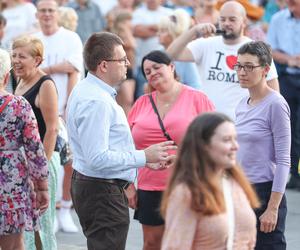 Potańcówka przed teatrem w Katowicach