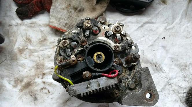 alternator 12V